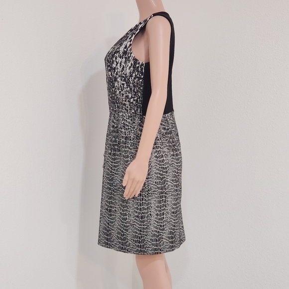 J.taylor Blk & Wht Pat. Print Sheath Dress Sz: 12 - Picture 8 of 11